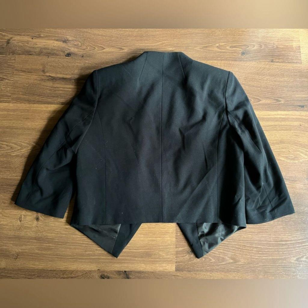 Blazer - Picture 8 of 9